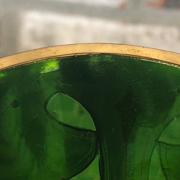 VINTAGE GREEN GLASS GILT VASE HAND PAINTED - Picture 10 of 10